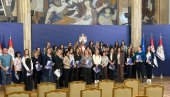 ŽENE SU TE OD KOJIH SVE ZAVISI - NAŠA KUĆA, ZEMLJA, BUDUĆNOST Vučić uručio rešenja o bespovratnim sredstvima preduzetnicama sa sela ŽENE SU TE OD KOJIH SVE ZAVISI - NAŠA KUĆA, ZEMLJA, BUDUĆNOST Vučić uručio rešenja o bespovratnim sredstvima preduzetnicama sa sela