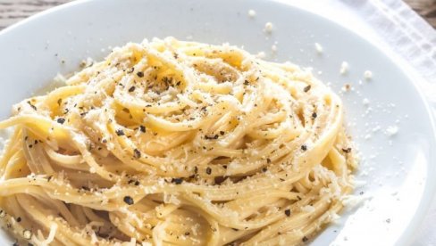 ITALIJANSKI ŠEFOVI OTKRILI PRAVI RECEPT ZA NAJPOPULARNIJU PASTU IZ RIMA: Svi koji su se je probali kažu da nema bolje ITALIJANSKI ŠEFOVI OTKRILI PRAVI RECEPT ZA NAJPOPULARNIJU PASTU IZ RIMA: Svi koji su se je probali kažu da nema bolje