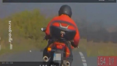 LUDA VOŽNJA KOD PANČEVA: Motociklista jurio 196 km/h, presretač ga zaustavio (VIDEO)
