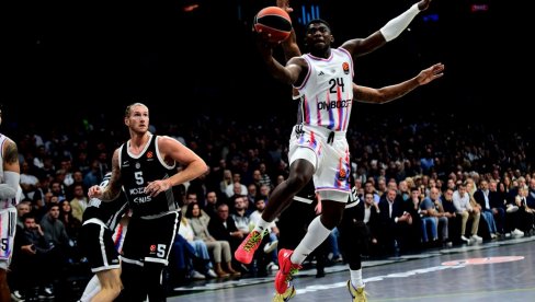 PARIŽANI IGRAJU BRZU KOŠARKU: Manekeni su pretrpeli poraz u Blaugrani