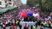 MOĆAN SNIMAK IZ POŽAREVCA: Masa ljudi na skupu slobodnih građana protiv blokada MOĆAN SNIMAK IZ POŽAREVCA: Masa ljudi na skupu slobodnih građana protiv blokada