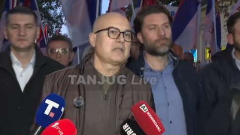 VUČEVIĆ U POŽAREVCU: Lider SNS se pridružio građanima u šetnji protiv blokada VUČEVIĆ U POŽAREVCU: Lider SNS se pridružio građanima u šetnji protiv blokada