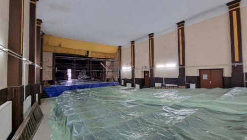 ПОЧЕЛА САНАЦИЈА ОШТЕЋЕЊА НА ОБЈЕКТУ ДОМА КУЛТУРЕ У РУСКОМ КРСТУРУ КОД КУЛЕ   Аматери још мало номади