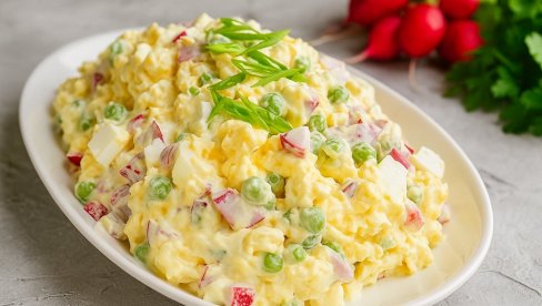 SALATA OD JAJA, GRAŠKA I ROTKVICA: Lagana, osvežavajuća i kremasta SALATA OD JAJA, GRAŠKA I ROTKVICA: Lagana, osvežavajuća i kremasta