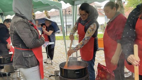 DRUGA AJVARIJADA U NIŠU, UPRKOS KIŠI, OKUPILA DESETAK EKIPA IZ ČITAVE SRBIJE   Đakonije kod Beogradske kapije DRUGA AJVARIJADA U NIŠU, UPRKOS KIŠI, OKUPILA DESETAK EKIPA IZ ČITAVE SRBIJE   Đakonije kod Beogradske kapije