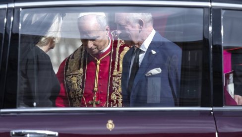 SVI SE SMEJALI U VATIKANU Čuli šta je Kralj Čarls rekao: Sigurno dobijate mnogo domaćih zadataka SVI SE SMEJALI U VATIKANU Čuli šta je Kralj Čarls rekao: Sigurno dobijate mnogo domaćih zadataka