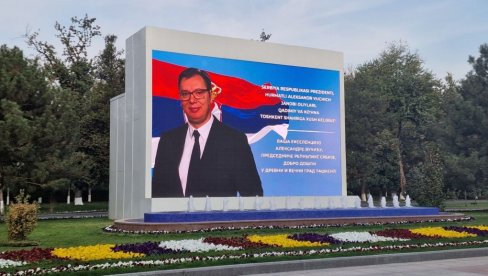 VAŠA EKSELENCIJO DOBRO DOŠLI U DREVNI I VEČNI GRAD Vučić stigao u posetu Uzbekistanu - Širom grada poruke dobrodošlice na ćirilici VAŠA EKSELENCIJO DOBRO DOŠLI U DREVNI I VEČNI GRAD Vučić stigao u posetu Uzbekistanu - Širom grada poruke dobrodošlice na ćirilici