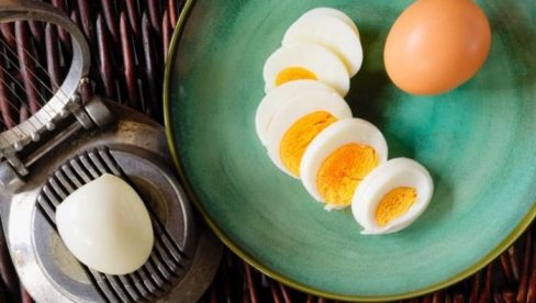 OMLET ILI KUVANA JAJA: Gastroenterolog objašnjava šta je zdravije OMLET ILI KUVANA JAJA: Gastroenterolog objašnjava šta je zdravije