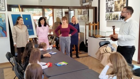 NEGUJU TRADICIJU PREDAVANJIMA ZA DECU : Saradnja Muzeja Vojvodine i Muzeja Tamburica Festa NEGUJU TRADICIJU PREDAVANJIMA ZA DECU : Saradnja Muzeja Vojvodine i Muzeja Tamburica Festa