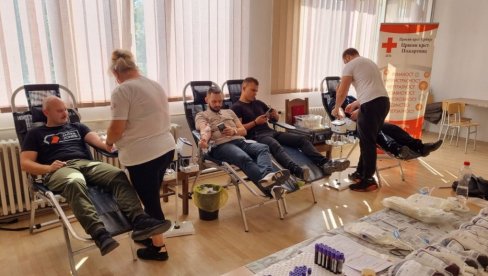 ZAPOSLENI U KAZNENO-POPRAVNOM ZAVODU U POŽAREVCU (ZABELI) DONIRALI PONOVO KRV:  Priključile se i kolege iz Valjeva u humanoj akciji ZAPOSLENI U KAZNENO-POPRAVNOM ZAVODU U POŽAREVCU (ZABELI) DONIRALI PONOVO KRV:  Priključile se i kolege iz Valjeva u humanoj akciji