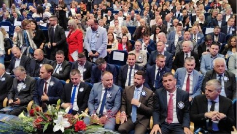 SVEČANA SEDNICA POVODOM DANA  HERCEG NOVOG: Grad vizije i napretka