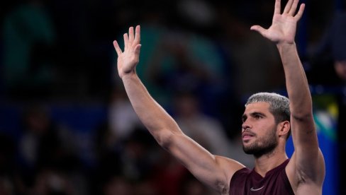 NE MOGU, NE MOGU...! Karlos Alkaraz besan kao nikada nakon šokantne eliminacije u Parizu NE MOGU, NE MOGU...! Karlos Alkaraz besan kao nikada nakon šokantne eliminacije u Parizu