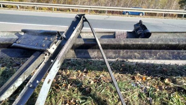 ЈЕДАН БЛИЗАНАЦ МУ ПОГИНУО, ДРУГИ ПОВРЕЂЕН: Отац дечака на месту несреће - потресни детаљи тешког удеса код Новог Сада