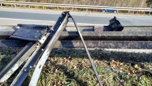 JEDAN BLIZANAC MU POGINUO, DRUGI POVREĐEN: Otac dečaka na mestu nesreće - potresni detalji teškog udesa kod Novog Sada JEDAN BLIZANAC MU POGINUO, DRUGI POVREĐEN: Otac dečaka na mestu nesreće - potresni detalji teškog udesa kod Novog Sada