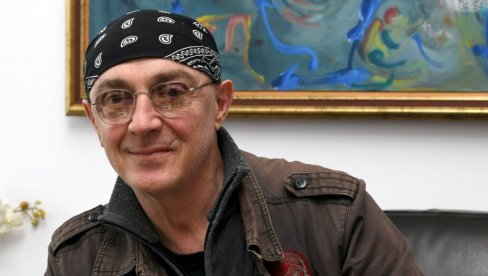 JEDINA FOTKA OLIVERA MANDIĆA BEZ MARAME: Evo kako zapravo pevač izgleda