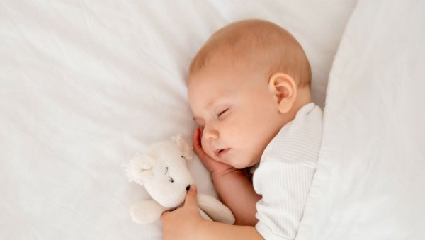 АЛТА банка дарује 25.000 динара свакој беби рођеној на Светски дан штедње АЛТА банка дарује 25.000 динара свакој беби рођеној на Светски дан штедње