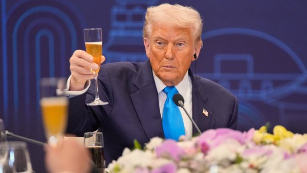 ДОНОСИМ ТРИЛИОНЕ ДОЛАРА У САД Трамп: САД и Јужна Кореја постигле трговински договор