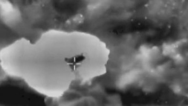 СВЕ ОДЛЕТЕ У ВАЗДУХ: Најновији снимак са ратишта (ВИДЕО)