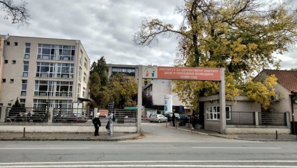 ПЕТОРО ПОВРЕЂЕНИХ МАЛИХ ЏУДИСТА НАПУШТА БОЛНИЦУ, ЈЕДАН ЈОШ ОСТАЈЕ:  Најновија вест из  Дечје болнице у Новом Саду