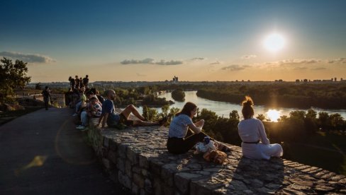 BEOGRAD, SVETIONIK ENERGIJE I VEDRINE: Srpska prestonica na listi preporuka jednog od najpoznatijih svetskih turističkih vodiča BEOGRAD, SVETIONIK ENERGIJE I VEDRINE: Srpska prestonica na listi preporuka jednog od najpoznatijih svetskih turističkih vodiča