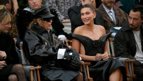 VELIKA MODNA MANIFESTACIJA SE OVE GODINE ODRŽALA U LOS ANĐELESU: Ne zna se koja poznata žena je izgledala bolje na Vogue World 2025. VELIKA MODNA MANIFESTACIJA SE OVE GODINE ODRŽALA U LOS ANĐELESU: Ne zna se koja poznata žena je izgledala bolje na Vogue World 2025.