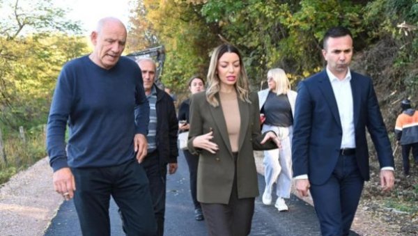 МЕСАРОВИЋ У ПОСЕТИ МИОНИЦИ: Посетила фабрику воде, обишла радове на асфалтирању пута у Берковцу, разговарала са привредницима и МЕСАРОВИЋ У ПОСЕТИ МИОНИЦИ: Посетила фабрику воде, обишла радове на асфалтирању пута у Берковцу, разговарала са привредницима и