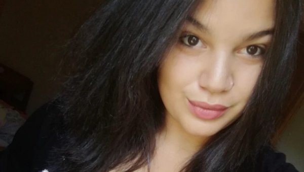 ДЕВОЈКА ПРОНАЂЕНА МРТВА У ТУШ КАБИНИ: Бака претрпела струјни удар док је покушавала да затвори воду и спаси унуку