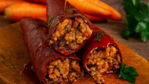 ПУЊЕНЕ СУВЕ ПАПРИКЕ: Мирис традиције на вашем столу