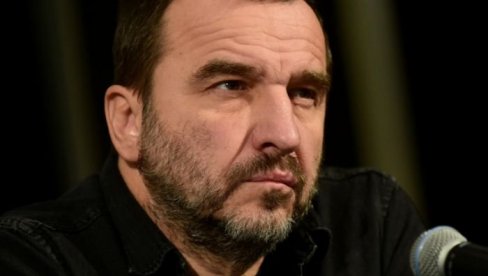 SVE ŽENE PORED SEBE DRŽIM KAO MALO VODE NA DLANU:  Nenad Jezdić se strogo drži zaveta koji je pre mnogo godina dao u crkvi SVE ŽENE PORED SEBE DRŽIM KAO MALO VODE NA DLANU:  Nenad Jezdić se strogo drži zaveta koji je pre mnogo godina dao u crkvi