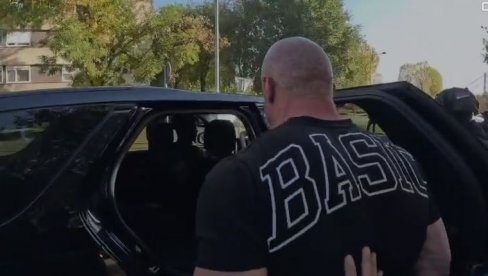 POGLEDAJTE: Kako je uhapšen blokader Miša Bačulov u Novom Sadu (VIDEO) POGLEDAJTE: Kako je uhapšen blokader Miša Bačulov u Novom Sadu (VIDEO)
