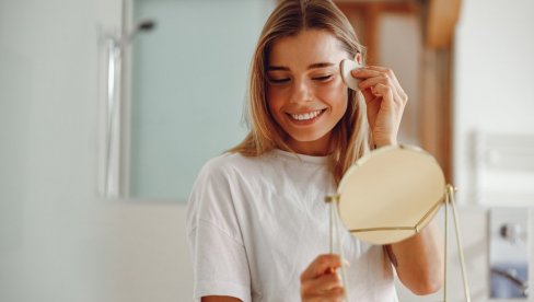 TRETMAN LICA LEDENOM VODOM JE POSTAO VIRALAN, a evo šta o njemu misle dermatolozi TRETMAN LICA LEDENOM VODOM JE POSTAO VIRALAN, a evo šta o njemu misle dermatolozi