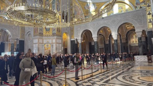 PARASTOS ZA NASTRADALE U NOVOM SADU U HRAMU SVETOG SAVE: Prisustvuje predsednik Srbije Aleksandar Vučić (FOTO/VIDEO)