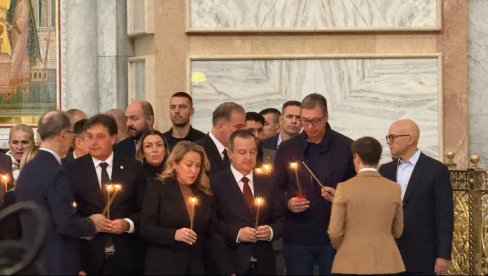 VUČIĆ U HRAMU SVETOG SAVE: Predsednik prisustvuje pomenu za nastradale u padu nadstrešnice u Novom Sadu VUČIĆ U HRAMU SVETOG SAVE: Predsednik prisustvuje pomenu za nastradale u padu nadstrešnice u Novom Sadu