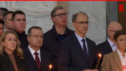 VUČIĆ U HRAMU SVETOG SAVE: Predsednik prisustvuje pomenu za nastradale u padu nadstrešnice u Novom Sadu