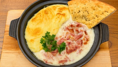 CEPKANA BUTKICA U BELOM SOSU SA RENOM: Pravo domaće zadovoljstvo na tanjiru! CEPKANA BUTKICA U BELOM SOSU SA RENOM: Pravo domaće zadovoljstvo na tanjiru!