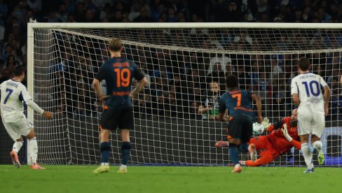 NAPOLI SLAVI SRBINA: Milinković Savić odbranio penal i doneo bod protiv Koma (VIDEO)