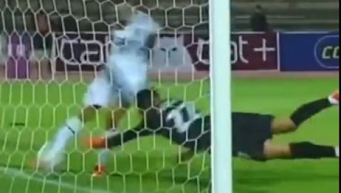 KAKO!? Ovo je najveći promašaj u istoriji fudbala (VIDEO) KAKO!? Ovo je najveći promašaj u istoriji fudbala (VIDEO)