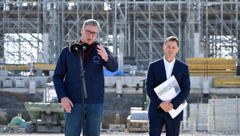 MOJE IZVINJENJE JE BILO POTPUNO ISKRENO Vučić: Ponosan sam kako smo obeležili jučerašnji dan, neki su išli u crkvu, neki držali minut ćutanja MOJE IZVINJENJE JE BILO POTPUNO ISKRENO Vučić: Ponosan sam kako smo obeležili jučerašnji dan, neki su išli u crkvu, neki držali minut ćutanja