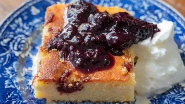 СЛАТКА ПРОЈА ОД ВОЋА И ТЕСТА: Старински колач који су правиле наше баке