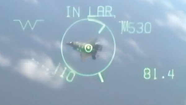 ИРАНЦИ ПОГОДИЛИ АМЕРИЧКИ АВИОН? Моћни ловац-бомбардер принудно слетео након удара