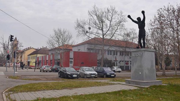 УРЕЂУЈЕ СЕ ПАРКИНГ У ЦЕНТРУ ЖИТИШТА