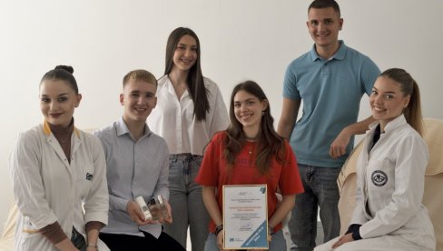 ŠKOLA GDE SVE  MIRIŠE NA USPEH: Prestižno priznanje za tim Farmaceutsko-fizioterapeutske