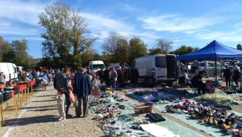 MIHOLJSKO LETO OŽIVELO BUVLJAK U POŽAREVCU, PA JE SVAKA ROBA PONOVO MOGLA DA NAĐE SVOG KUPCA   Od novih kazana do - bajatog hleba