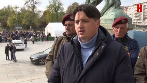 UČINIĆEMO SVE ZBOG SRBIJE, ISTINE I PRAVDE: Narodni poslanik Uglješa Mrdić već devet dana štrajkuje glađu ispred Skupštine Srbije