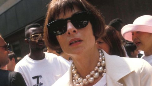 KAŽU DA OD NJE NEMA GORE ŠEFICE, A JEDNA JE OD NAJMOĆNIJIH NA SVETU: Neverovatan život žene koja je do skoro diktirala modu