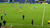 NAJTUŽNIJE SCENE SRPSKOG FUDBALA: Igrači oba kluba ostali u šoku kada je tokom meča umro trener Radničkog (FOTO)