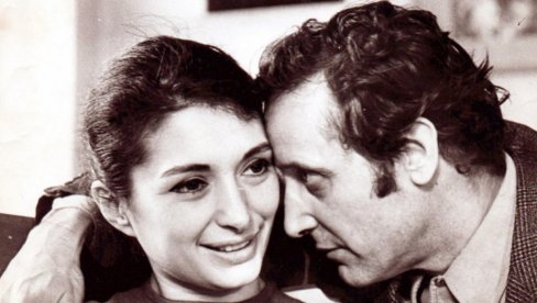 Dok je bio s njom u braku dobio je vanbračnog sina sa poznatom glumicom