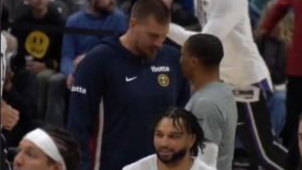 ЗАБИО ИМ НОЖ У ЛЕЂА! Загрлио је Николу Јокића, а онда осуо дрвље и камење по Денверу (ВИДЕО)