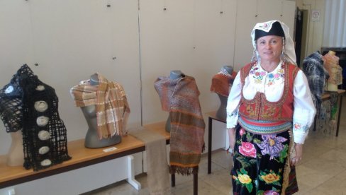 IZLOŽBA ŠALOVA: „Razigrani duh“ Tanje Milanović