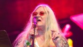 IZGUBILA BITKU SA RAKOM: Umrla pevačica grupe „Grateful Dead“